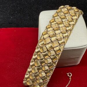 Luxurious VTG Boucher Signed Gold-Tone Bracelet - 7823 Pat No